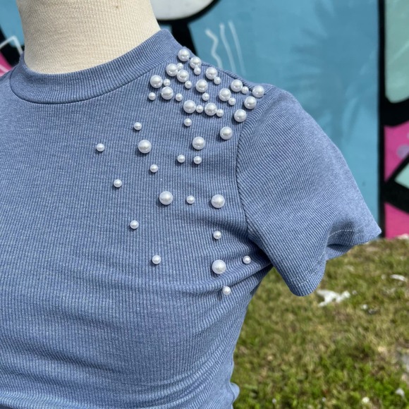 Unbranded Women's Pearl Embellished Round Neck Tee Size S - Picture 2 of 5